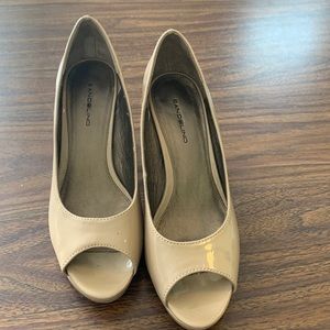 Beige Size 9 Bandolino heels